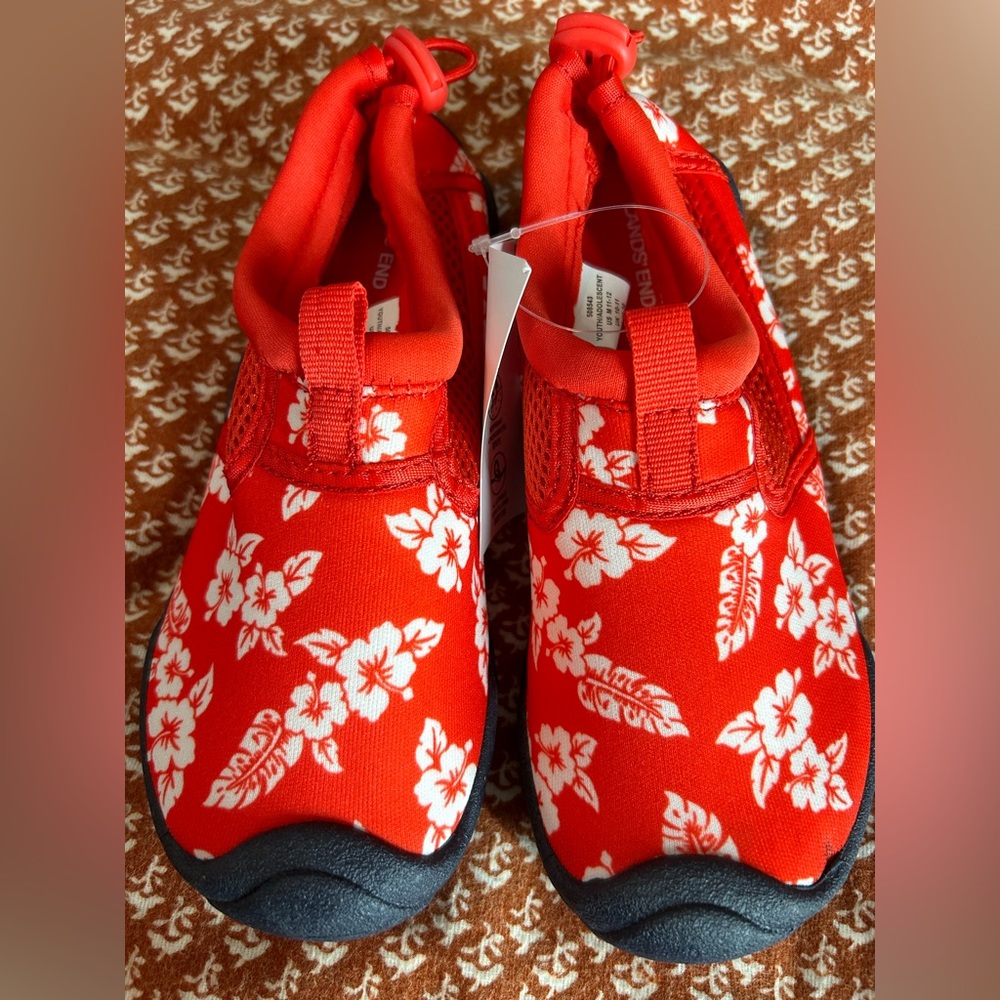 Land’s End Water Shoes Size Youth Medium